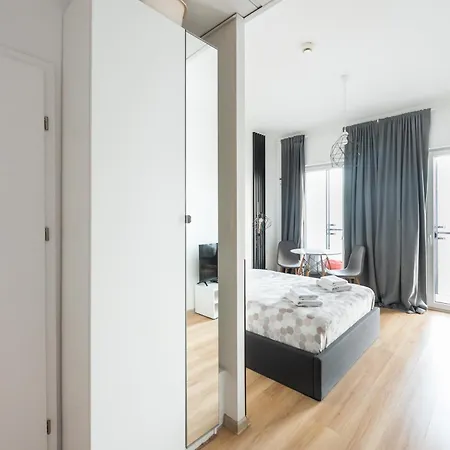 Wola Expo City View Central Apartment Warsaw Exterior photo